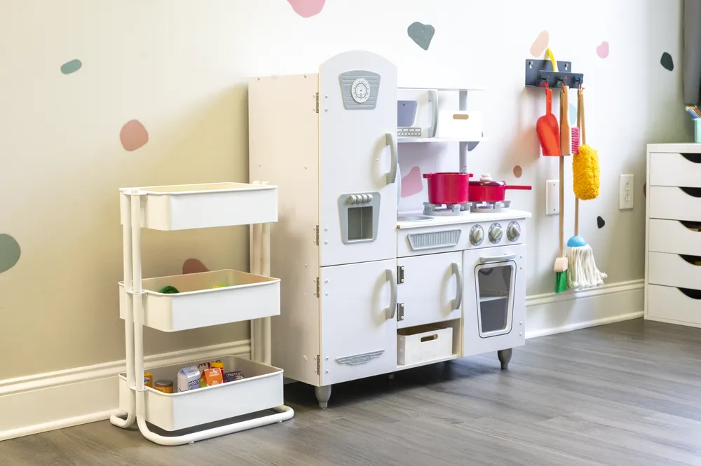 Play kitchen and rolling storage cart in a therapy room